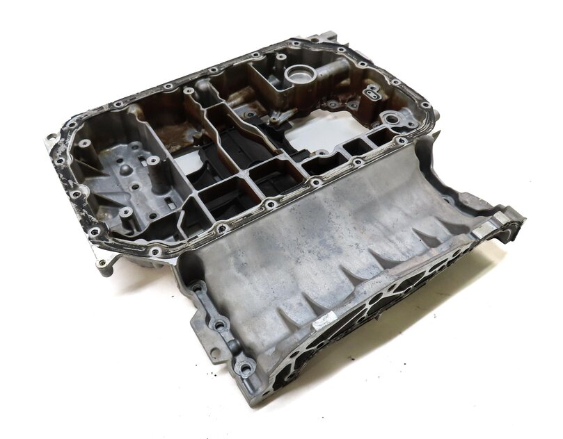 Thumbnail 1: 2016 AUDI Q5 (B8 8R) 3.0L CTUC UPPER ENGINE OIL PAN 06E103623