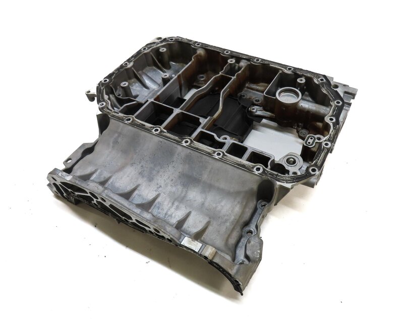 Thumbnail 2: 2016 AUDI Q5 (B8 8R) 3.0L CTUC UPPER ENGINE OIL PAN 06E103623