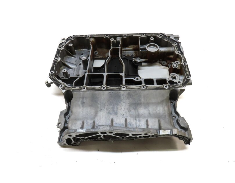Thumbnail 3: 2016 AUDI Q5 (B8 8R) 3.0L CTUC UPPER ENGINE OIL PAN 06E103623
