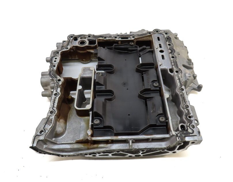 Thumbnail 4: 2016 AUDI Q5 (B8 8R) 3.0L CTUC UPPER ENGINE OIL PAN 06E103623