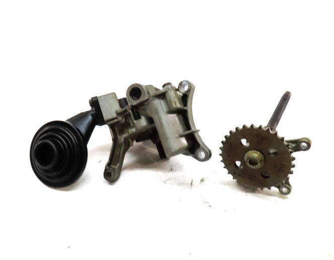Thumbnail 1: 2016 AUDI Q5 (B8 8R) 3.0L CTUC ENGINE OIL PUMP WITH PICKUP TUBE 06E109570