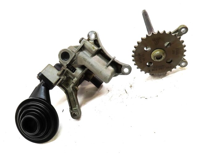 Thumbnail 3: 2016 AUDI Q5 (B8 8R) 3.0L CTUC ENGINE OIL PUMP WITH PICKUP TUBE 06E109570