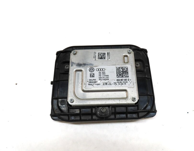 Thumbnail 2: 2016 AUDI Q5 (B8 8R) FRONT RIGHT HEADLIGHT DRL MODULE (MOUNTED TO ACCESS CAP)