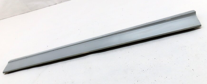 Thumbnail 3: 2016 AUDI Q5 (B8 8R) FRONT RIGHT LOWER DOOR MOULDING TRIM PANEL (GLACIER WHITE)