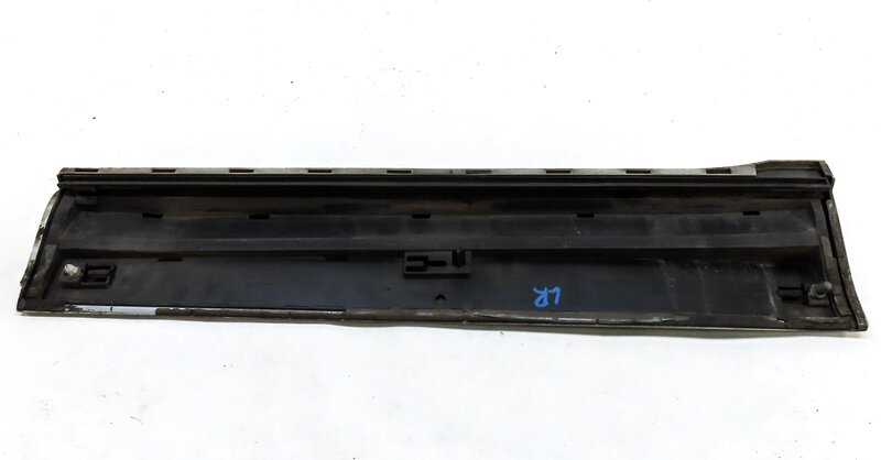Thumbnail 5: 2016 AUDI Q5 (B8 8R) REAR LEFT LOWER DOOR MOULDING TRIM PANEL (GLACIER WHITE)