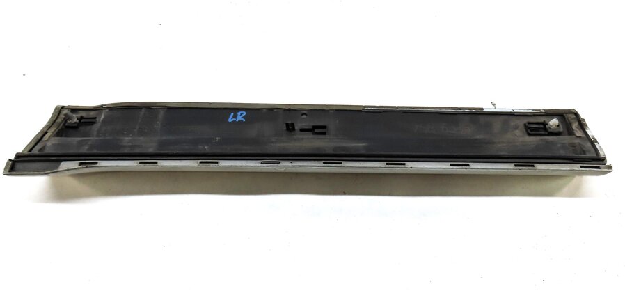 Thumbnail 6: 2016 AUDI Q5 (B8 8R) REAR LEFT LOWER DOOR MOULDING TRIM PANEL (GLACIER WHITE)