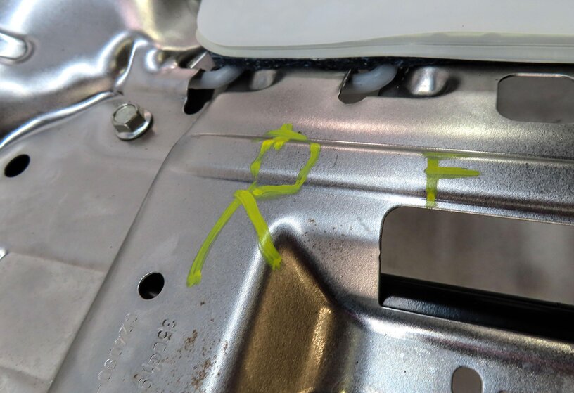 Thumbnail 7: 20 LAND ROVER DISCOVERY SPORT (L550) FRONT RIGHT PASSENGER SEAT TRACK w/ MOTORS
