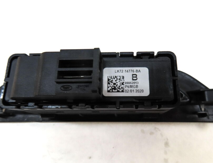 Thumbnail 7: 2020 LAND ROVER DISCOVERY SPORT (L550) FRONT RIGHT PASSENGER SEAT MEMORY SWITCH