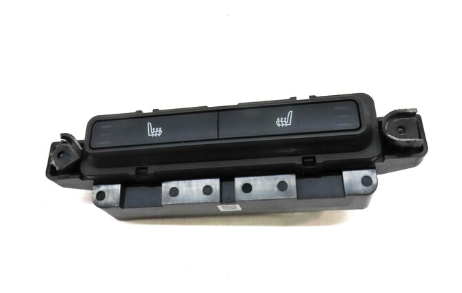 Thumbnail 2: 2020 LAND ROVER DISCOVERY SPORT (L550) REAR SEAT HEATER SWITCH BUTTON PANEL
