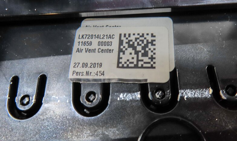 Thumbnail 6: 2020 DISCOVERY SPORT L550 FRONT CENTER DASH A/C HEATER AIR VENT & HAZARD BUTTON