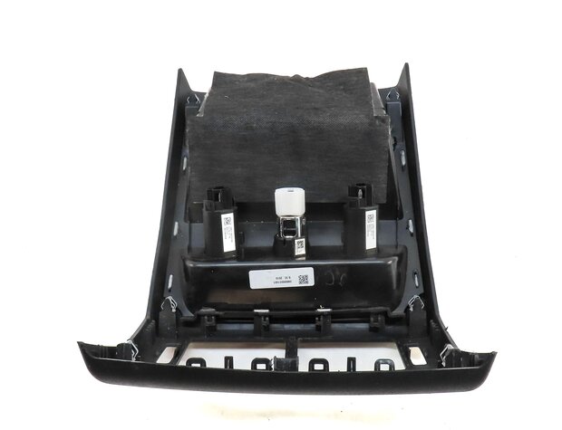 Thumbnail 6: 2020 DISCOVERY SPORT (L550) REAR CENTER CONSOLE A/C HEATER AIR VENT w/ USB PLUGS