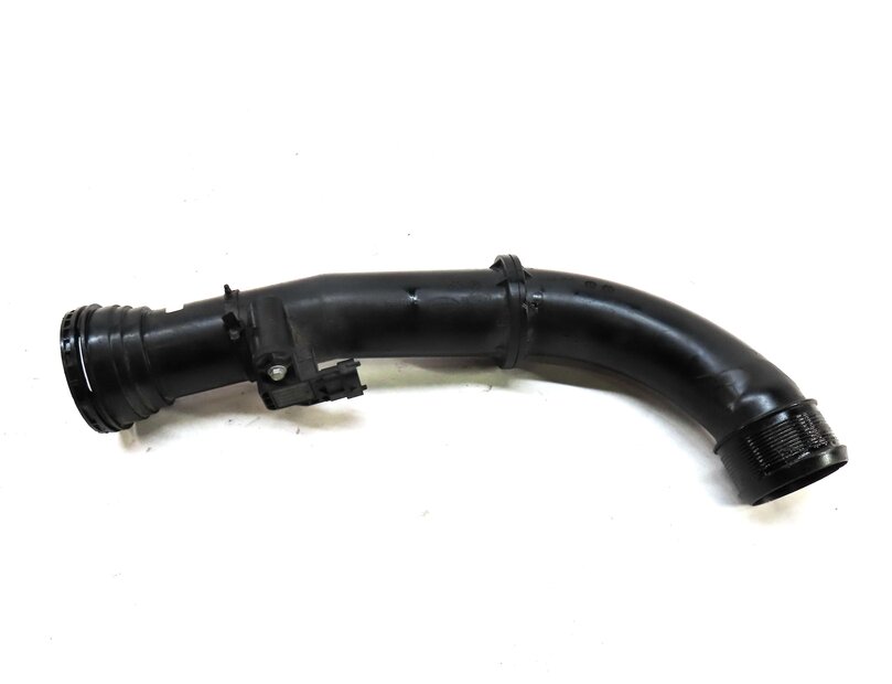 Thumbnail 2: 2020 LAND ROVER DISCOVERY SPORT (L550) 2.0L ENGINE INTERCOOLER OUTLET HOSE