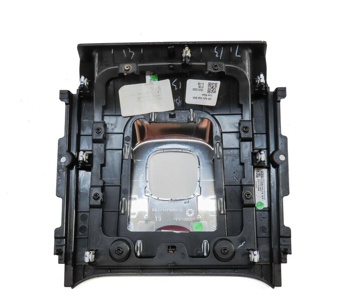 Thumbnail 5: 2020 DISCOVERY SPORT (L550) FLOOR GEAR SHIFTER TRIM SILVER & GLOSS BLACK VENEER