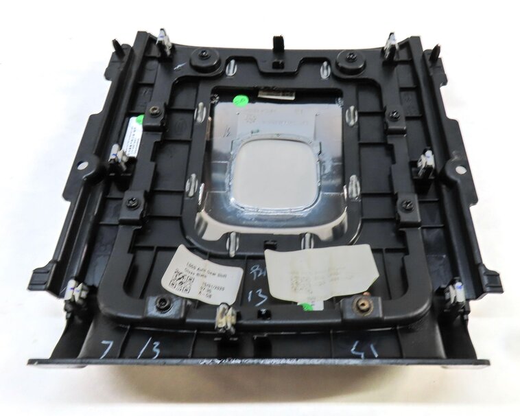 Thumbnail 6: 2020 DISCOVERY SPORT (L550) FLOOR GEAR SHIFTER TRIM SILVER & GLOSS BLACK VENEER