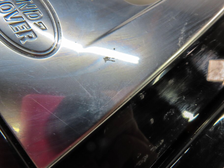 Thumbnail 8: 2020 DISCOVERY SPORT (L550) FLOOR GEAR SHIFTER TRIM SILVER & GLOSS BLACK VENEER