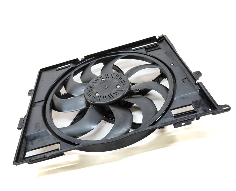 Thumbnail 3: 17-21 BMW 2 3 3GT 4 F22 F30 F32 F34 2.0L B46 ENGINE RADIATOR COOLING FAN SHROUD