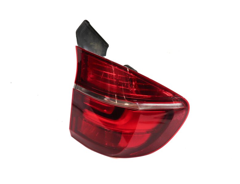 2011-2013 BMW X5 X5M (E70) RIGHT PASSENGER REAR OUTER TAILLIGHT BRAKE LIGHT LAMP
