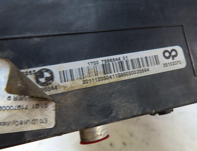 Thumbnail 7: 2008-2014 BMW X5 X5M X6 X6M (E70 E71) 3.0L / 4.4L TWIN TURBO AUXILIARY RADIATOR