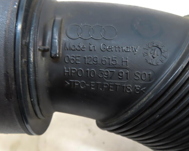 Thumbnail 8: 2013 AUDI A6 (C7) 3.0L SUPER CTUA ENGINE AIR INTAKE PLASTIC HOSE PIPE 4G0188684