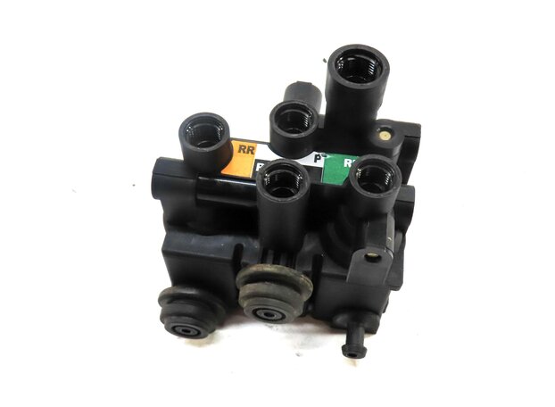 Thumbnail 2: 2014 LAND RANGE ROVER (L405) REAR AIR SUSPENSION TRANSFER RELIEF VALVE BLOCK