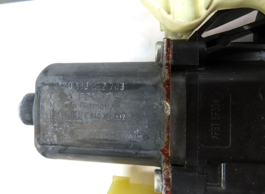 Thumbnail 7: 13-19 RANGE ROVER (L405) RIGHT FRONT PASSENGER DOOR WINDOW REGULATOR w/ MOTOR