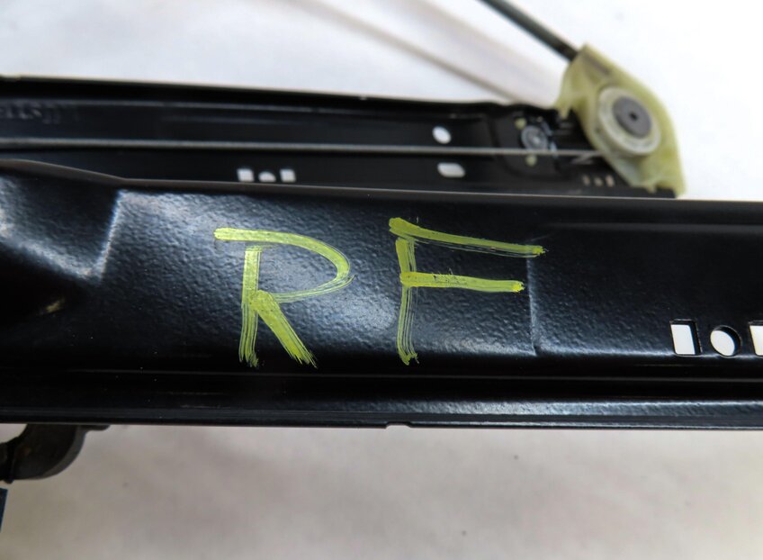 Thumbnail 8: 13-19 RANGE ROVER (L405) RIGHT FRONT PASSENGER DOOR WINDOW REGULATOR w/ MOTOR