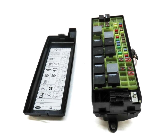 Thumbnail 2: 13-18 RANGE ROVER (L405) 5.0L AJ133 / 5.0L AJ133 SUPERCHARGED ENGINE FUSE BOX