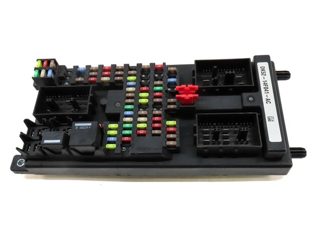 Thumbnail 2: 2014 LAND RANGE ROVER (L405) FRONT RIGHT PASSENGER DASH POWER JUNCTION FUSE BOX