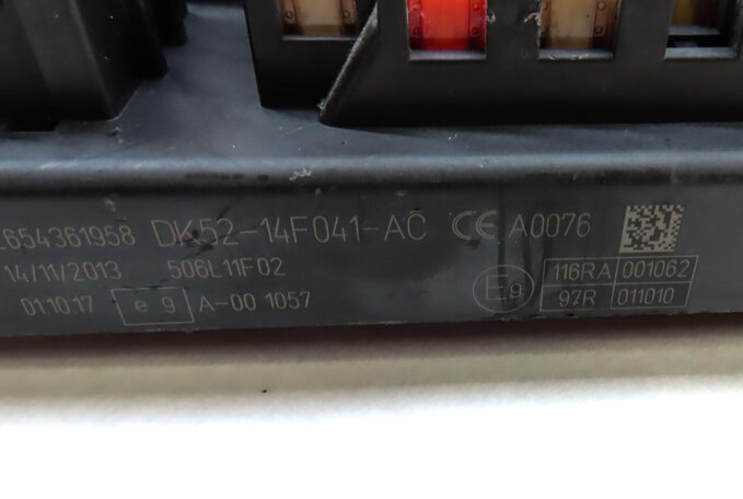 Thumbnail 4: 2014 LAND RANGE ROVER (L405) FRONT RIGHT PASSENGER DASH POWER JUNCTION FUSE BOX