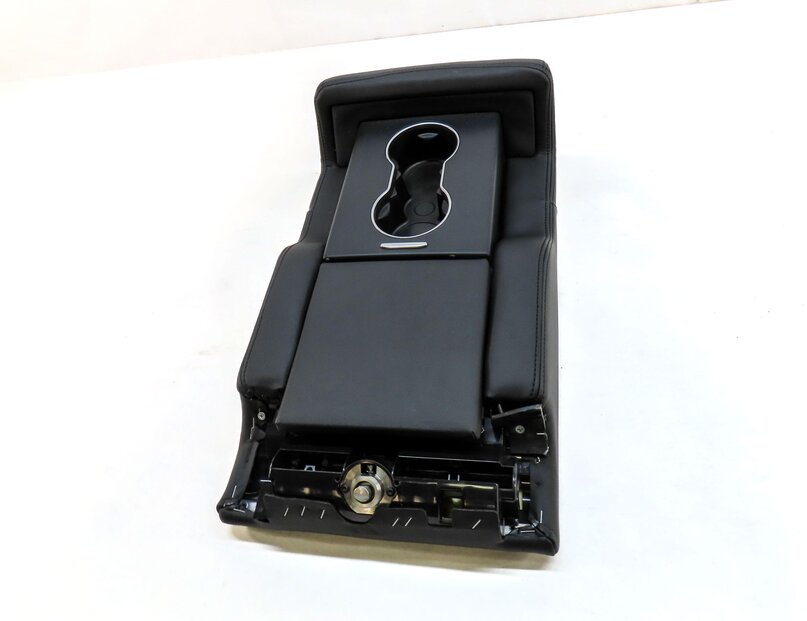 Thumbnail 5: 2014 LAND RANGE ROVER (L405) REAR SEAT FOLD DOWN ARMREST / CUPHOLDER (BLACK)
