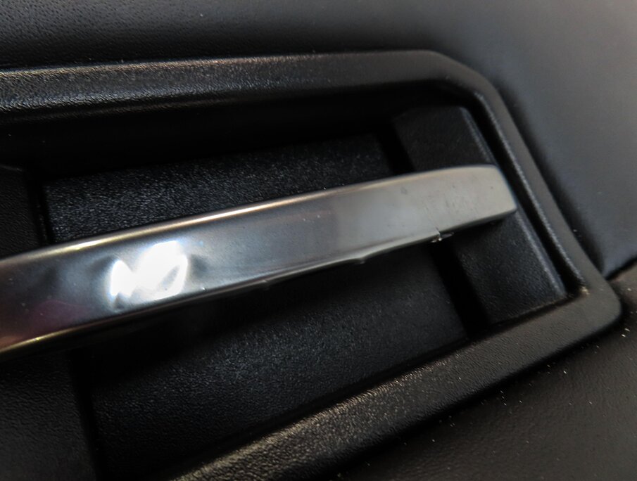 Thumbnail 8: 2014 LAND RANGE ROVER (L405) REAR SEAT FOLD DOWN ARMREST / CUPHOLDER (BLACK)