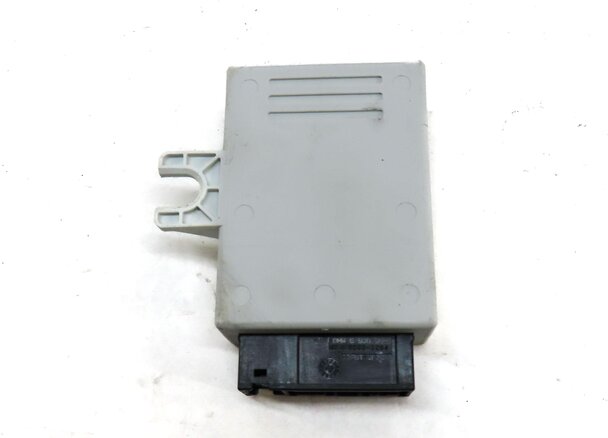 Thumbnail 5: 2003-2008 BMW Z4 (E85) ROADSTER - CONVERTIBLE TOP LIFT CONTROL MODULE