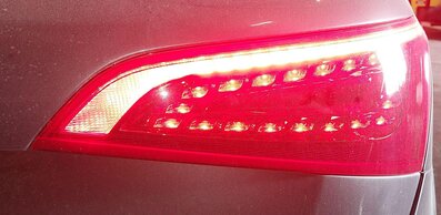 Thumbnail 2: 2009-2012 AUDI Q5 (8R) RIGHT PASSENGER REAR TRUNK TAILLIGHT BRAKE LIGHT LAMP