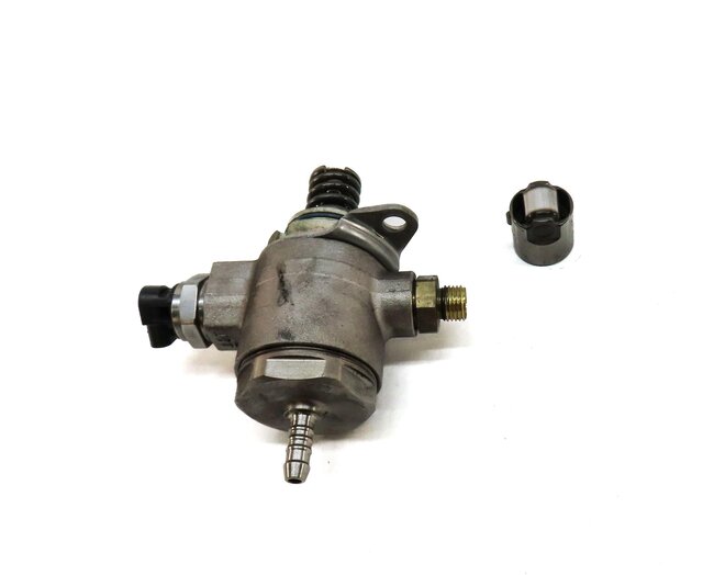Thumbnail 2: 2009-2012 AUDI A4 A5 Q5 (B8 8K 8R 8T) 2.0T TURBO ENGINE HIGH PRESSURE FUEL PUMP