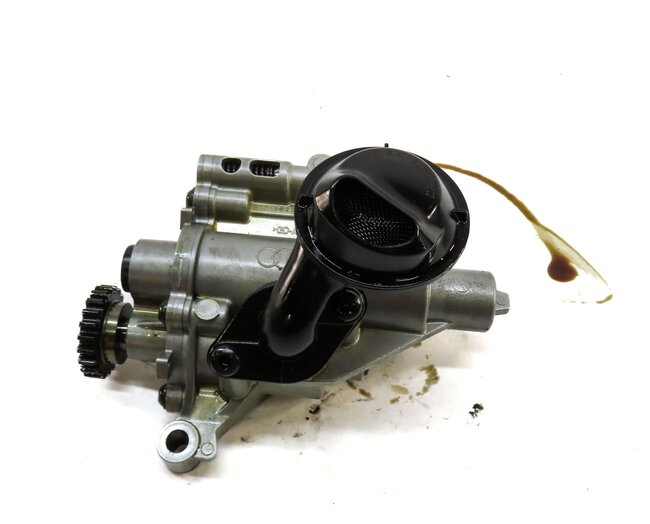 Thumbnail 4: 2012 AUDI Q5 (B8 8R) 2.0L TURBO CAEB ENGINE OIL PUMP 06H115105BF