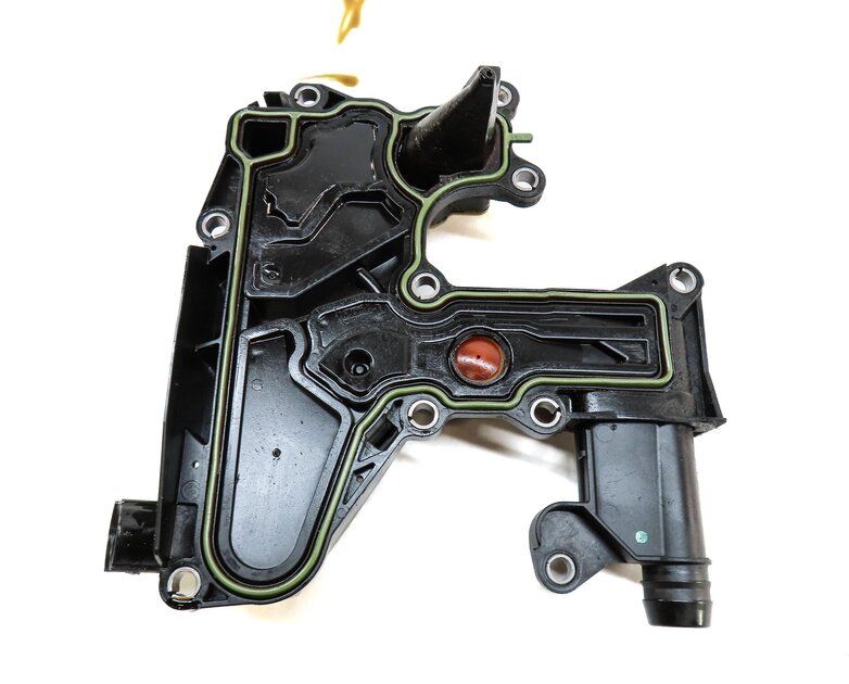 Thumbnail 5: 2012 AUDI Q5 (B8 8R) 2.0L TURBO CAEB ENGINE PCV VALVE 06H103495J