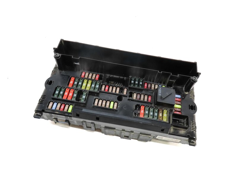 2013 BMW 535i (F10) FRONT POWER DISTRIBUTION RELAY FUSE BOX 61149252815