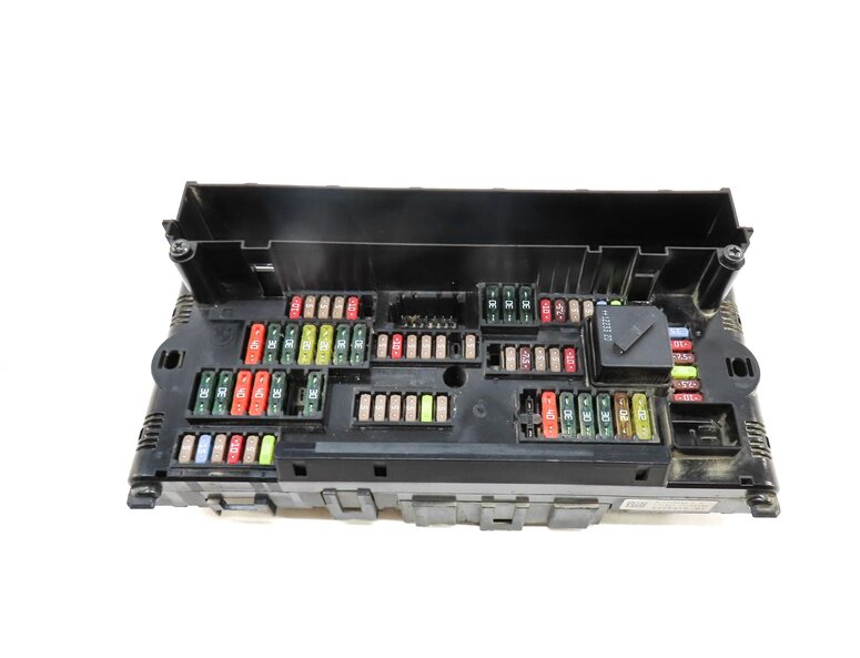 Thumbnail 2: 2013 BMW 535i (F10) FRONT POWER DISTRIBUTION RELAY FUSE BOX 61149252815