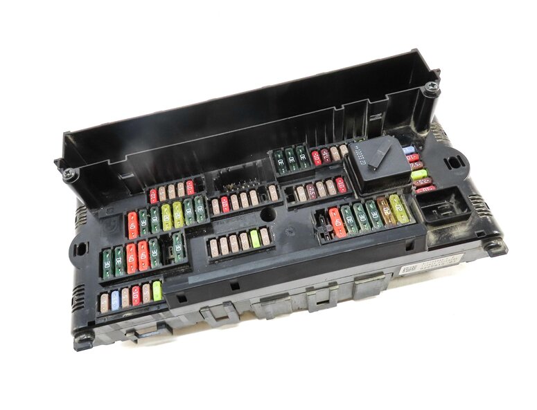 Thumbnail 3: 2013 BMW 535i (F10) FRONT POWER DISTRIBUTION RELAY FUSE BOX 61149252815