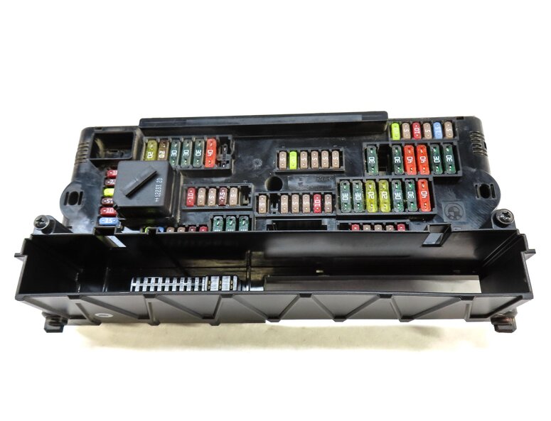 Thumbnail 4: 2013 BMW 535i (F10) FRONT POWER DISTRIBUTION RELAY FUSE BOX 61149252815