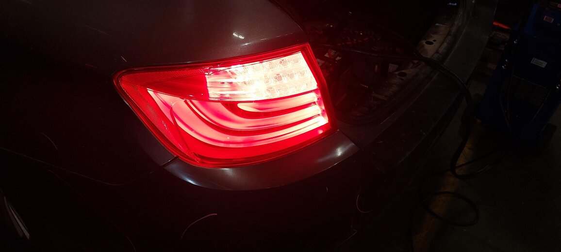 Thumbnail 2: 2011-2013 BMW 5 SERIES M5 F10 LEFT DRIVER REAR OUTER TAILLIGHT BRAKE LIGHT LAMP
