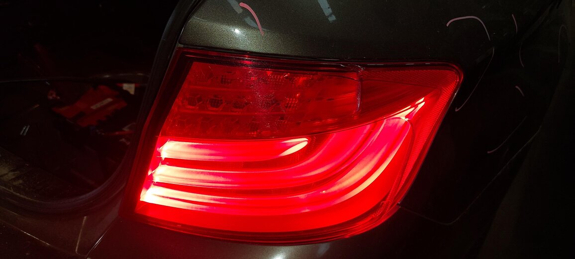 Thumbnail 2: 2011-2013 BMW 5 SERIES M5 F10 RIGHT PASSENGER OUTER TAILLIGHT BRAKE LIGHT LAMP