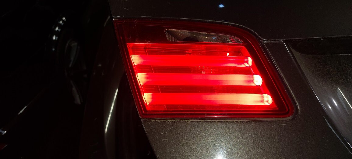 Thumbnail 2: 2011-2013 BMW 528i 535i 550i M5 (F10) LEFT REAR INNER TRUNK TAILLIGHT LIGHT LAMP