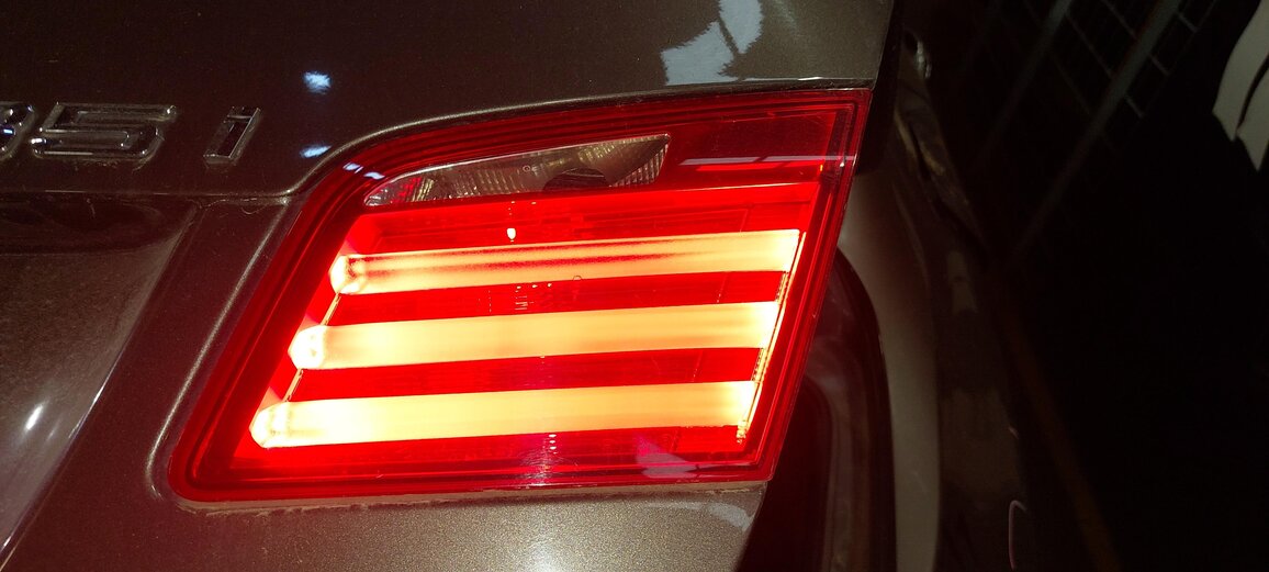 Thumbnail 2: 11-13 BMW 528i 535i 550i M5 (F10) RIGHT REAR INNER TRUNK TAILLIGHT LIGHT LAMP