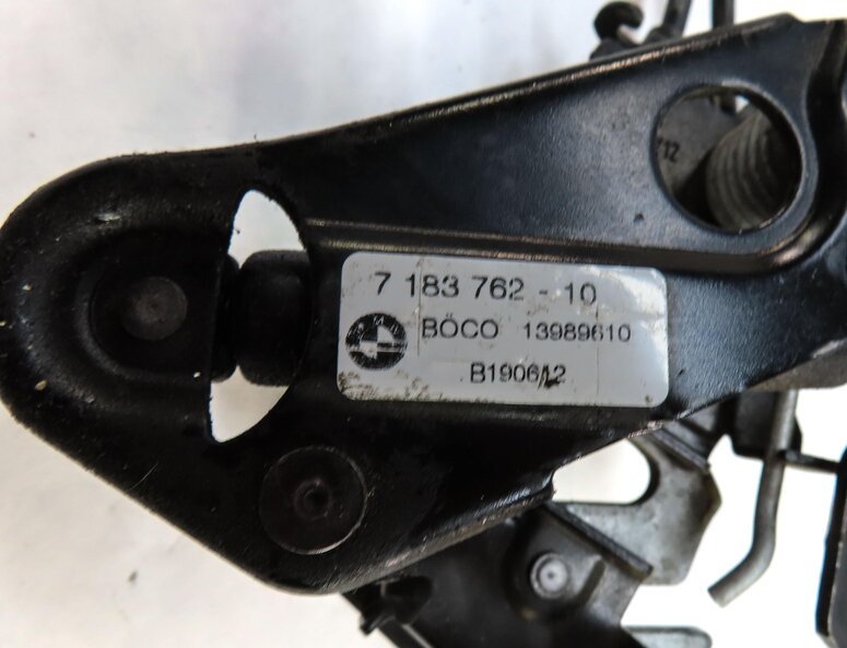 Thumbnail 7: 2013 BMW 535i (F10) HOOD LEFT & RIGHT LOCK LATCH SET 2 51237183762 51237206453