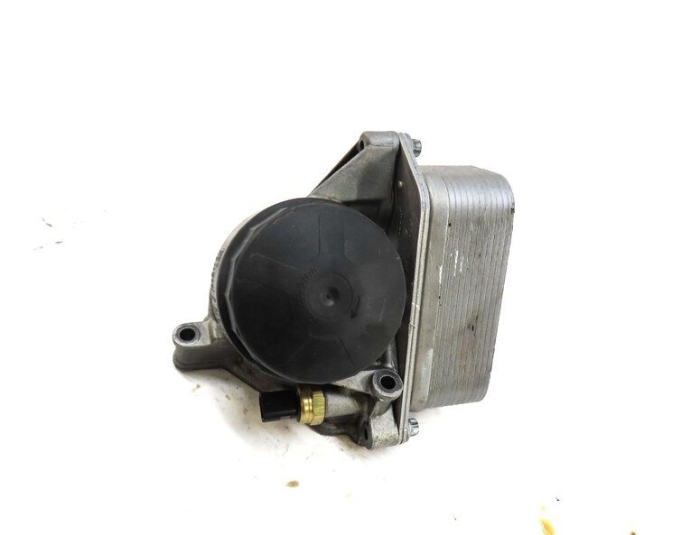 2013 BMW 535i (F10) 3.0L N55 TURBO ENGINE OIL COOLER FILTER HOUSING w/ COVER CAP
