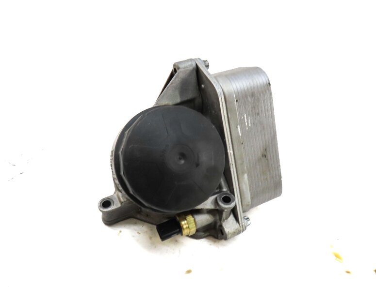 Thumbnail 2: 2013 BMW 535i (F10) 3.0L N55 TURBO ENGINE OIL COOLER FILTER HOUSING w/ COVER CAP