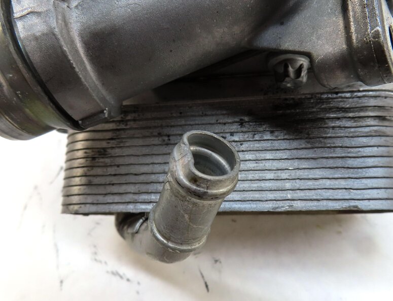 Thumbnail 7: 2013 BMW 535i (F10) 3.0L N55 TURBO ENGINE OIL COOLER FILTER HOUSING w/ COVER CAP