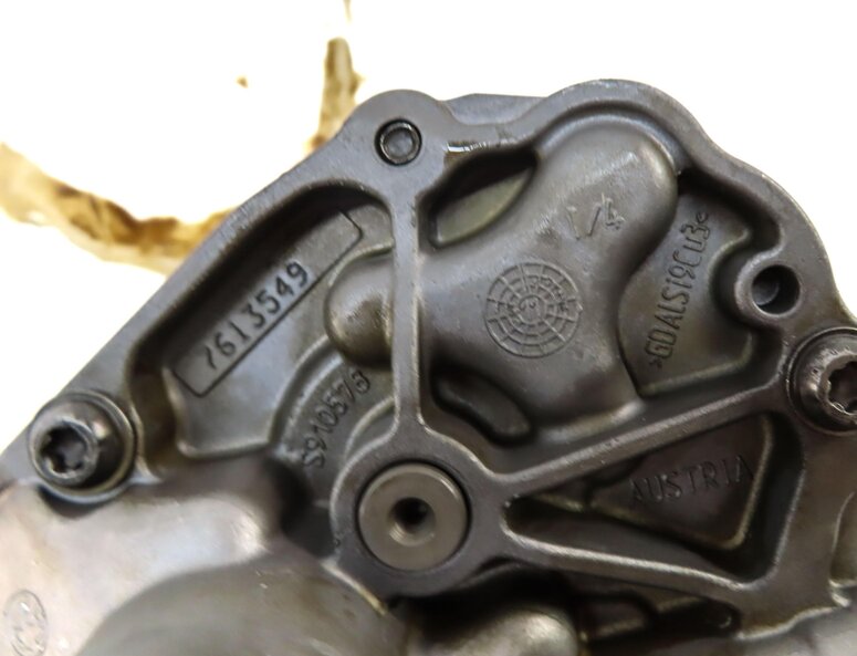 Thumbnail 7: 2013 BMW 535i (F10) 3.0L N55 TURBO ENGINE MECHANICAL OIL PUMP 11417613549