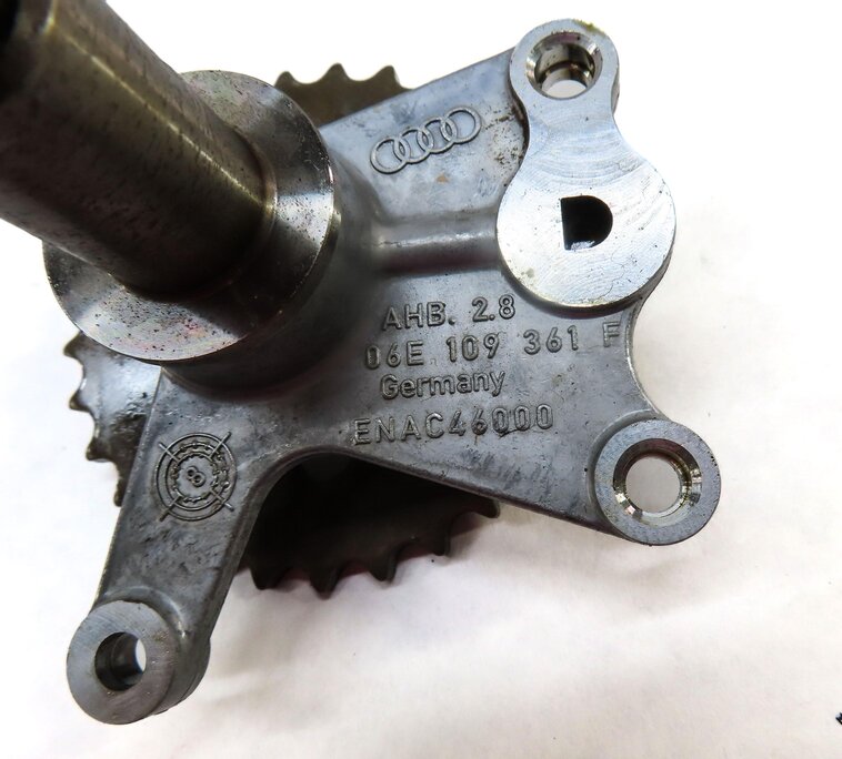 Thumbnail 7: 2010 AUDI Q5 (B8 8R) 3.2L CALB ENGINE OIL PUMP w/ SPROCKET GEAR 06E109361F
